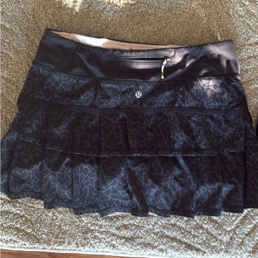 Lululemon Athletica Black Textured Skater Skirt